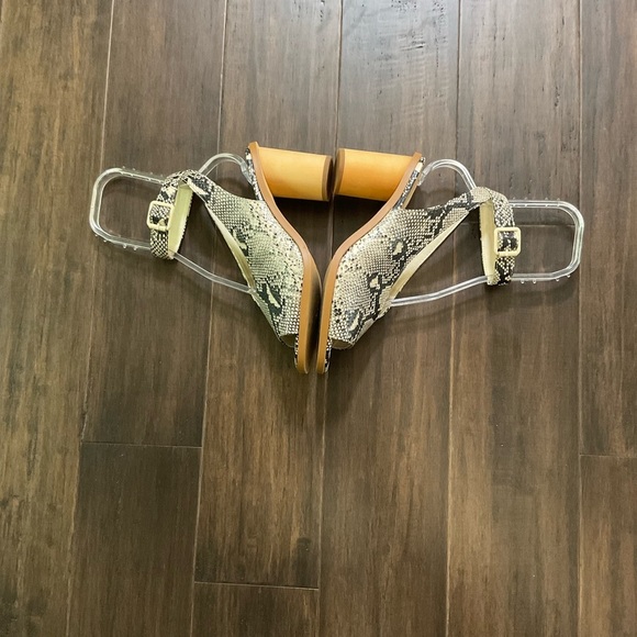 Band Of The Gypsies Animal Print Vegan Leather Ankle Strap Sandal Heels Size 8 - Picture 6 of 8